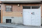 Nave en alquiler y venta en Calle Piña, 24, Carabanchel, Madrid, 28044 con ventana, puerta, pared, albañilería, ladrillo, material compuesto, hormigón, acera, puerta de garaje y pintura alrededor