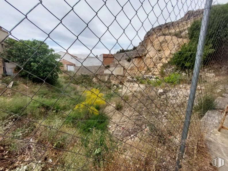 Land for sale at Travesía Castillejo, 15, Los Santos de la Humosa, Madrid, 28817 with plant, plant community, sky, fence, mesh, land lot, wire fencing, grass, cloud and landscape around