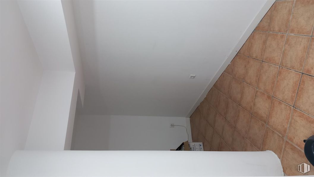 Retail for sale & for rent at Calle Abastos, 94, Aranjuez, Madrid, 28300 with wall, white, ceiling, floor, flooring, grey, room, building material, plaster and paint around