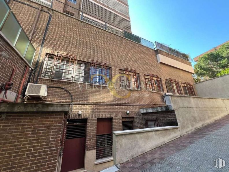 Oficina en venta en Avenida Alberto Alcocer, Chamartín, Madrid, 28036 con ventana, puerta, cielo, edificio, ladrillo, albañilería, diseño urbano, superficie de la carretera, árbol y barrio alrededor