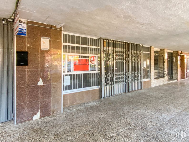 Local en alquiler en Avenida Nicasio Hernández Redondo, 4, Pelayos de la Presa, Madrid, 28696 con madera, fachada, ladrillo, arte, ciudad, área urbana, superficie de la carretera, hormigón, carretera y pavimento alrededor