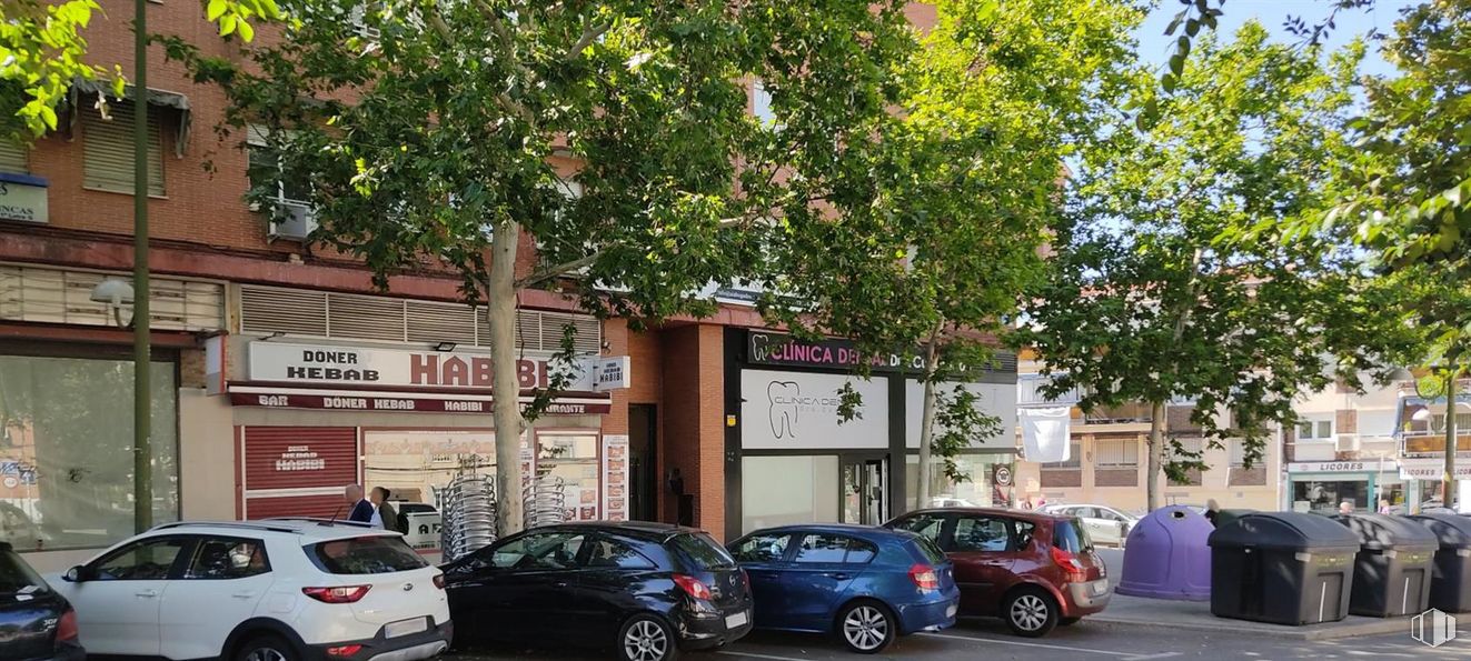 Oficina en alquiler en Calle Reyes Católicos, Móstoles, Madrid, 28938 con coche, neumático, rueda, vehículo terrestre, vehículo, matrícula del vehículo, planta, edificio, ventana y árbol alrededor