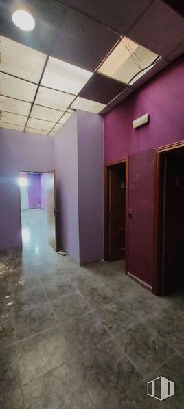 Retail for sale at Calle Lucero, La Latina, Madrid, 28047 with door, building, purple, floor, violet, wood, hall, tile flooring, flooring and tints and shades around