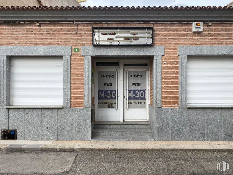 Local en venta en Zona Centro, Las Ventas con Peña Aguilera, Toledo, 45127 con propiedad, accesorio, ladrillo, albañilería, madera, puerta, fuente, asfalto, fachada y inmobiliario alrededor