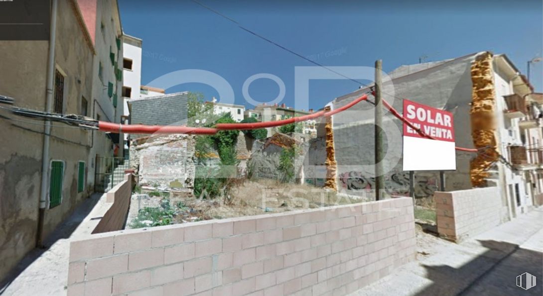 Land for sale at Calle Duque de Medinaceli, 35, San Lorenzo de El Escorial, Madrid, 28200 with building, plant, sky, land lot, residential area, urban design, landscape, wood, slope and facade around