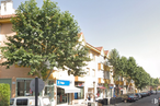 Retail for rent at Calle Jacinto Benavente, Villanueva de la Cañada, Madrid, 28691 with car, van, sky, land vehicle, vehicle, plant, wheel, tire, infrastructure and building around