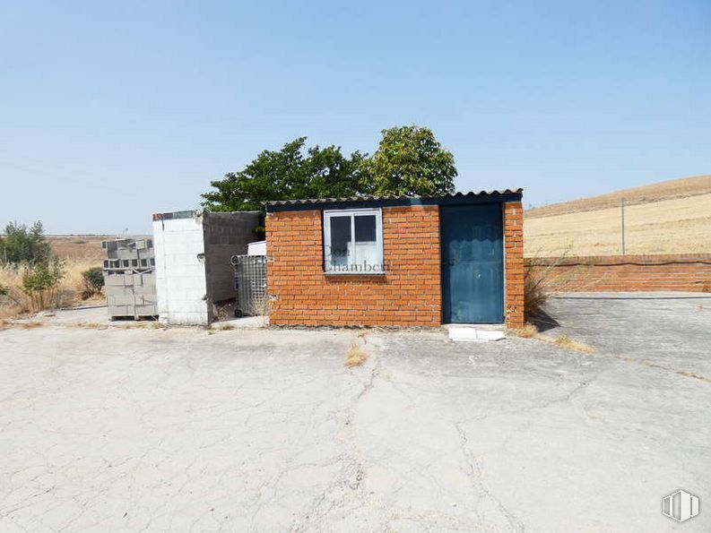 Industrial for sale at Carretera CM-5007, Valmojado, Toledo, 45940 with window, house, door, sky, property, plant, tree, land lot, asphalt and landscape around