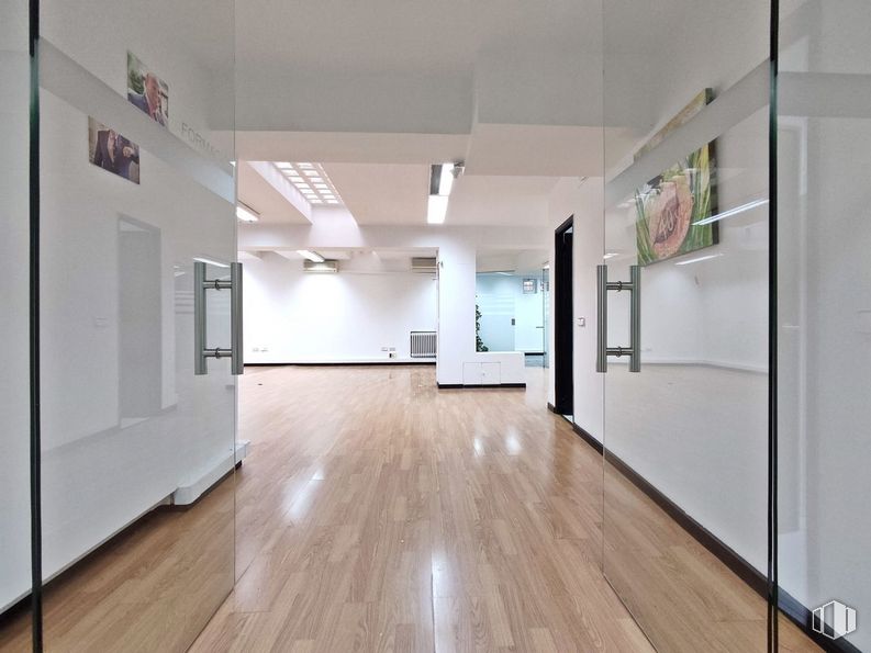 Office for rent at Avenida Comandante Franco, Chamartín, Madrid, 28016 with fixture, hall, wood, interior design, flooring, floor, building, hardwood, laminate flooring and ceiling around