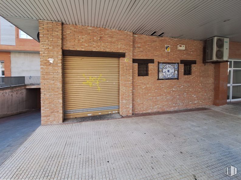 Local en venta en Calle Antonio Buero Vallejo, 17, Guadalajara, 19004 con puerta, propiedad, edificio, madera, albañilería, superficie de la carretera, suelos, ladrillo, suelo y pared alrededor