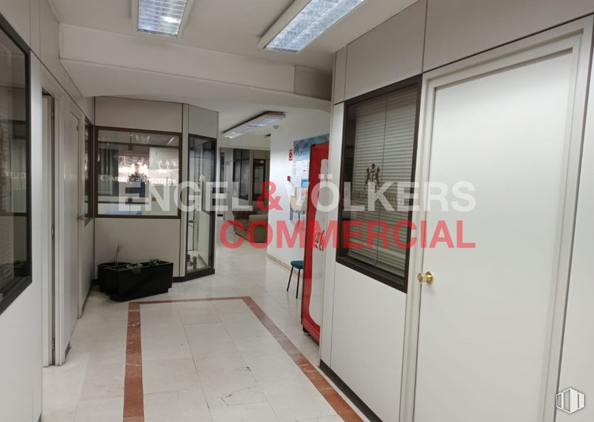 Office for rent at Plaza España, Centro, Madrid, 28008 with cabinetry, fixture, building, flooring, glass, window, hall, ceiling, door and vehicle door around