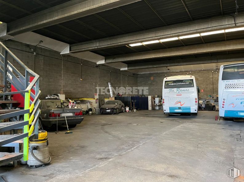 Industrial for sale at Calle Méjico, Guadalajara, 19004 with bus, car, automotive parking light, wheel, tire, vehicle, building, motor vehicle, automotive design and automotive tire around