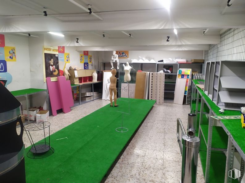 Local en alquiler y venta en Calle Los Alfares, 1, Alcorcón, Madrid, 28922 con bayeta, suelo, piso, ocio, recreación, evento, juegos, habitación, techo y pasillo alrededor