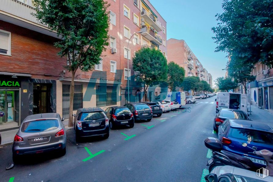 Local en venta en Zona Fuente del Berro, Salamanca, Madrid, 28028 con coche, edificio, vehículo terrestre, vehículo, modo de transporte, vehículo de motor, exterior del automóvil, ciudad, iluminación del automóvil y barrio alrededor