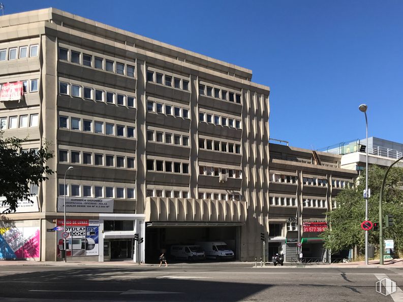 Office for rent at Avenida Llano Castellano, 15, Fuencarral - El Pardo, Madrid, 28034 with building, property, sky, window, urban design, tower block, condominium, facade, commercial building and city around