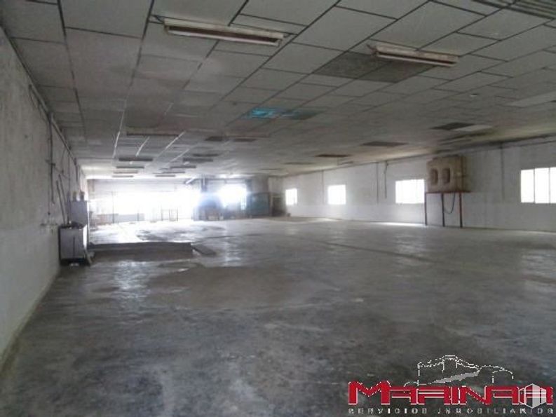 Industrial for sale at Centro Borox, Borox, Toledo, 45222 with window, building, fixture, hall, floor, flooring, composite material, ceiling, concrete and event around