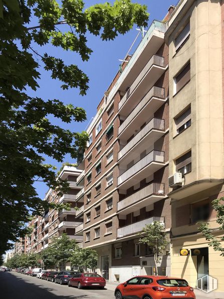 Local en venta en Calle María de Guzmán, 61, Chamberí, Madrid, 28003 con coche, edificio, ventana, neumático, rueda, vehículo terrestre, cielo, día, propiedad y vehículo alrededor