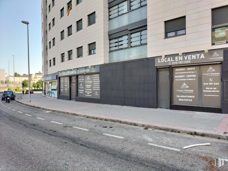 Local en venta en Zona Las Tablas, Fuencarral - El Pardo, Madrid, 28050 con ventana, edificio, luz de la calle, asfalto, superficie de la carretera, diseño urbano, fachada, edificio comercial, casa y acera alrededor