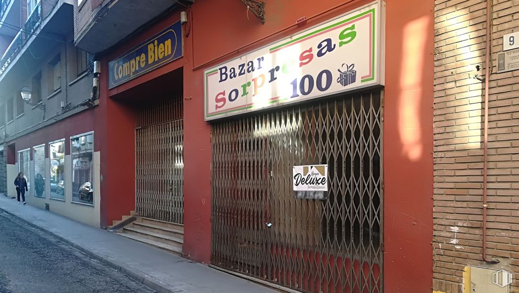 Local en venta en Calle Luis Jiménez, 9, Talavera de la Reina, Toledo, 45600 con persiana de la ventana, edificio, accesorio, fuente, fachada, madera, gas, señalización, publicidad y puerta alrededor