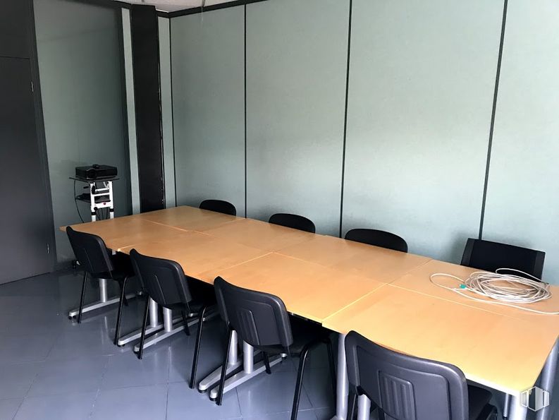 Oficina en venta en Avenida Severo Ochoa, 36, Alcobendas, Madrid, 28100 con silla, mesa, mueble, edificio, mesa para entrada de conferencias, suelo, madera, piso, accesorio y tecnología alrededor