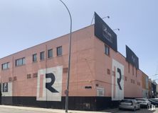 Industrial for sale at Zona Campodón - Ventorro del Cano, Alcorcón, Madrid, 28925 with car, building, sky, window, automotive parking light, street light, tire, vehicle, facade and commercial building around