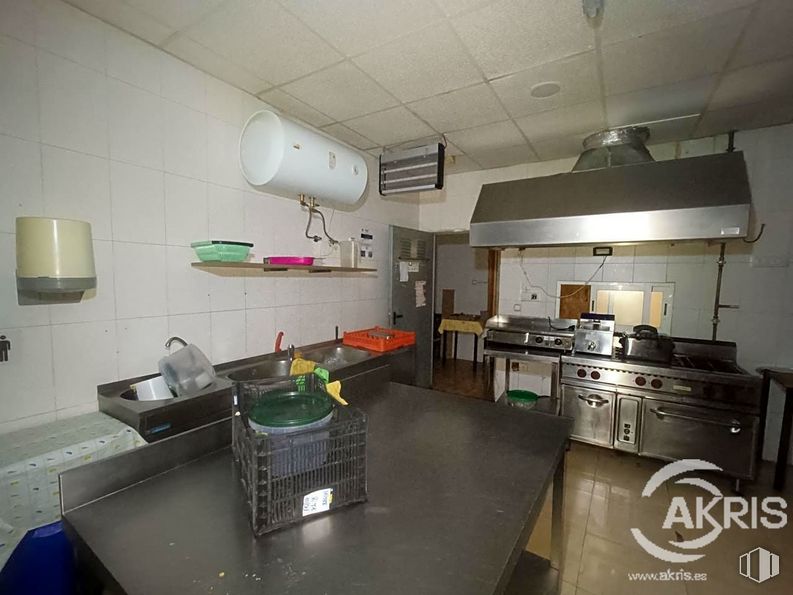 Local en alquiler en Calle Puente, Torrijos, Toledo, 45500 con ebanistería, encimera, alumbrado, cocina, mesa, aparato de cocina, cocina, suelo, suelos y casa alrededor