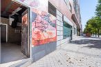 Retail for rent at Avenida Doctor García Tapia, Moratalaz, Madrid, 28030 with window, daytime, infrastructure, tree, road surface, building, brick, paint, sidewalk and graffiti around