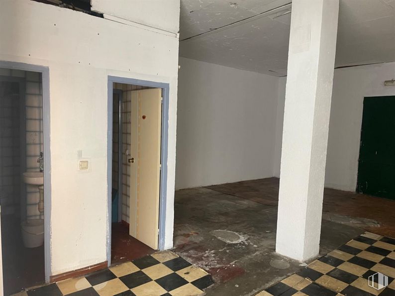 Local en venta en Calle Santa Gema, Alcorcón, Madrid, 28921 con suelo de baldosas, puerta, madera, accesorio, suelos, suelo, hall, edificio, madera dura y techo alrededor