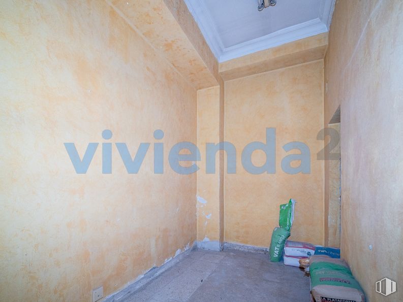 Local en venta en Calle José Hierro, Ciudad Lineal, Madrid, 28027 con almohada, productos envasados, propiedad, madera, pintura, suelo, piso, gas, fuente y material compuesto alrededor