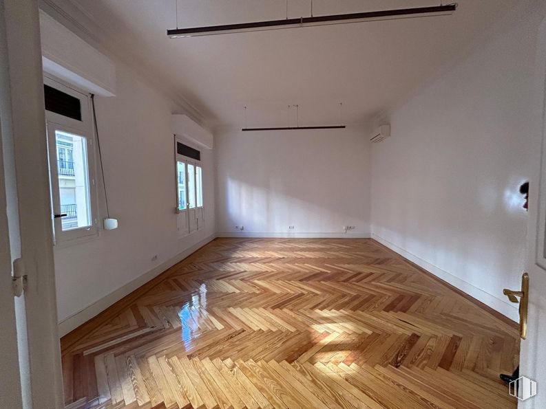 Oficina en alquiler en Recoletos, Salamanca, Madrid, 28001 con ventana, propiedad, accesorio, edificio, madera, hall, suelos, tinte para madera, suelo y madera dura alrededor