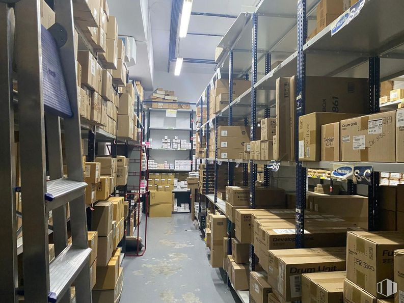 Industrial for sale at Parque Empresarial San Fernando de Henares, San Fernando de Henares, Madrid, 28830 with box, shipping box, shelving, inventory, shelf, warehouse, cardboard packaging, packaging and labeling, cardboard and packing materials around