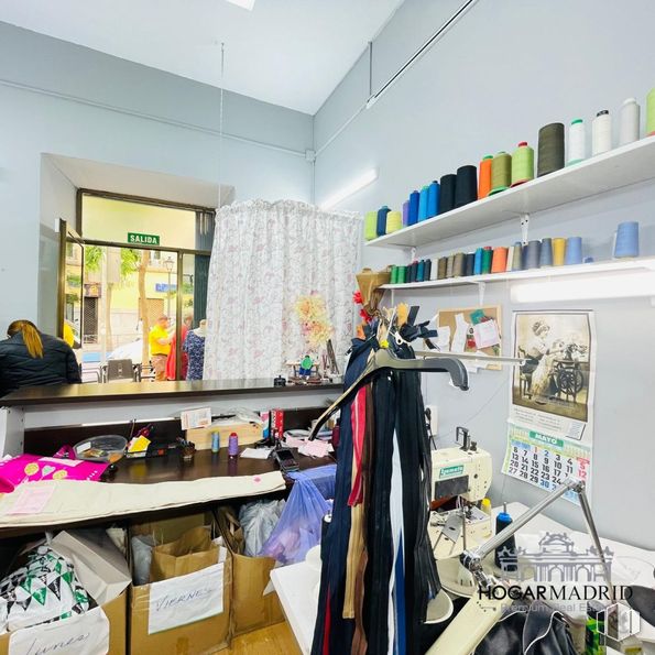 Retail for sale at Calle Guzmán Bueno, Chamberí, Madrid, 28015 with person, clothing, shelving, interior design, shelf, retail, automotive design, desk, building and room around