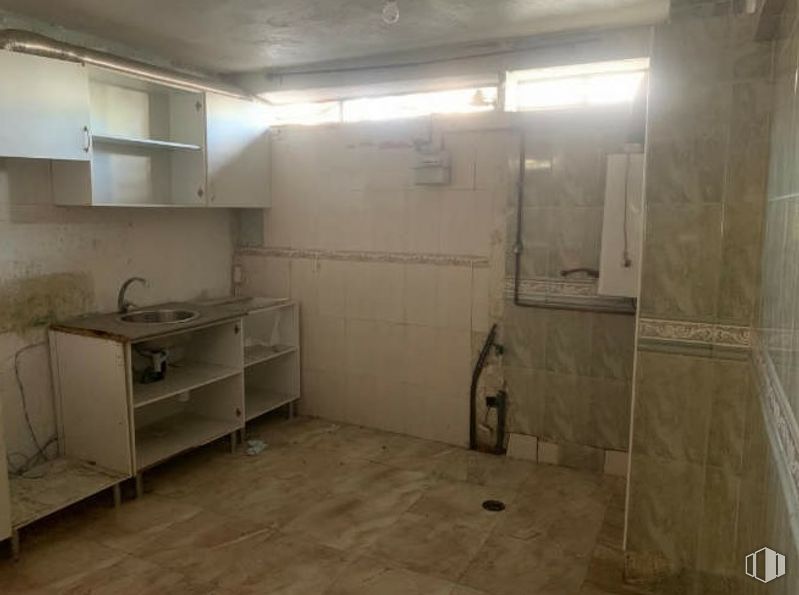 Oficina en alquiler y venta en Paseo María Droc, Villaverde, Madrid, 28021 con ebanistería, mueble, propiedad, edificio, fregadero, grifo, encimera, accesorio de plomería, suelo y piso alrededor