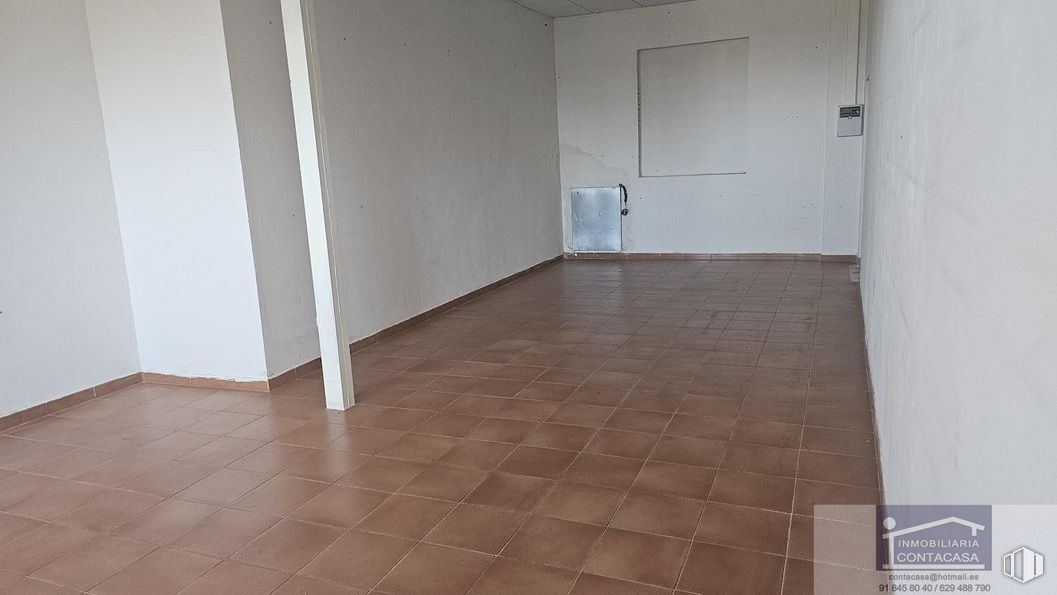 Retail for rent at Zona centro, Colmenar Viejo, Madrid, 28770 with fixture, wood, flooring, floor, tile flooring, material property, composite material, building material, hardwood and ceiling around