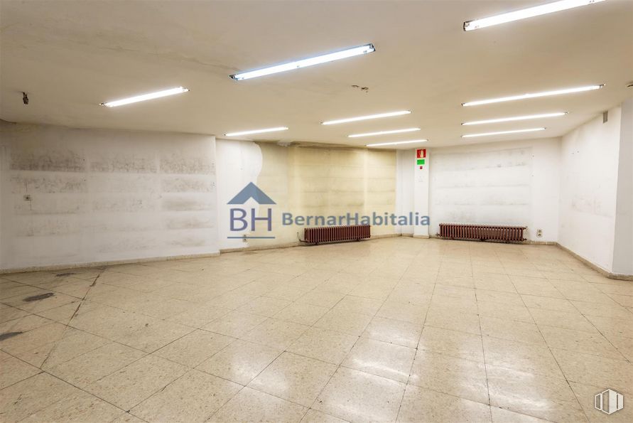 Local en alquiler en Malasaña-Universidad, Centro, Madrid, 28015 con lámpara, alumbrado, edificio, accesorio, suelos, suelo, hall, techo, evento y suelo de baldosas alrededor