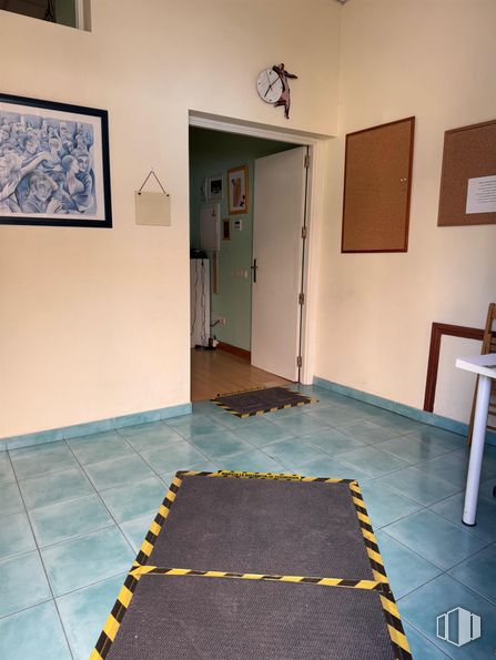 Local en venta en Calle Cantabria, 4, Valdemoro, Madrid, 28341 con felpudo, propiedad, madera, alumbrado, puerta, accesorio, suelos, suelo, línea y marco alrededor