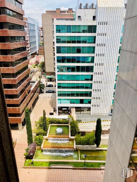 Oficina en alquiler en Edificio Cuzco IV, Paseo Castellana, 141, Tetuán, Madrid, 28046 con edificio, planta, ventana, rascacielos, bloque de pisos, torre, diseño urbano, condominio, barrio y edificio comercial alrededor