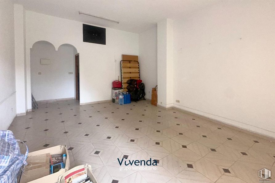 Local en alquiler en Calle Azorín, Móstoles, Madrid, 28935 con puerta, madera, interiorismo, accesorio, suelos, suelo, edificio, madera dura, pintura y techo alrededor