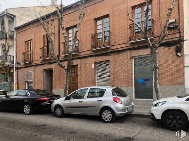 Local en alquiler y venta en Calle Eras, Villaviciosa de Odón, Madrid, 28670 con coche, rueda, neumático, ventana, edificio, vehículo terrestre, vehículo, propiedad, vehículo de motor y infraestructura alrededor