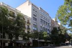 Oficina en alquiler en Calle Conde de Peñalver, 45, Salamanca, Madrid, 28006 con edificio, cielo, tiempo de día, propiedad, ventana, árbol, bloque de pisos, condominio, diseño urbano y arquitectura alrededor