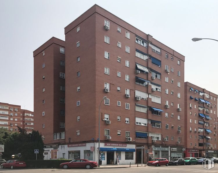 Local en venta en Calle Castilla la Nueva, 44, Fuenlabrada, Madrid, 28941 con coche, edificio, cielo, propiedad, ventana, rueda, luz de la calle, vehículo, bloque de torre y arquitectura alrededor