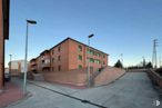 Office for sale at Carretera Nacional 110, La Lastrilla, Segovia, 40196 with sky, building, street light, house, asphalt, road surface, tree, residential area, urban design and window around