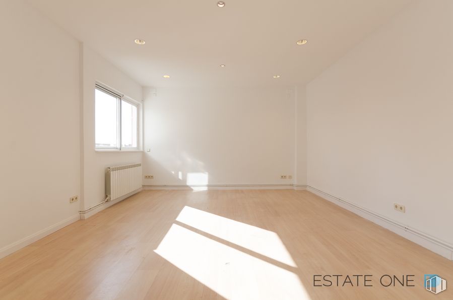 Office for rent at Calle General Oraá, Salamanca, Madrid, 28006 with window, fixture, wood, flooring, hall, building, wood stain, building material, shade and hardwood around