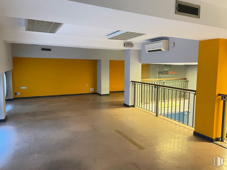 Local en alquiler y venta en Calle Betanzos, Alcorcón, Madrid, 28925 con edificio, accesorio, interiorismo, puerta, hall, suelo, suelos, inmobiliario, casa y techo alrededor