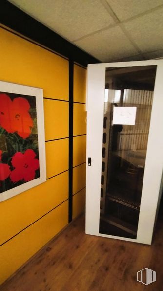 Office for rent at Calle Félix Boix, Chamartín, Madrid, 28036 with door, picture frame, building, fixture, wood, interior design, wall, rectangle, paint and flooring around