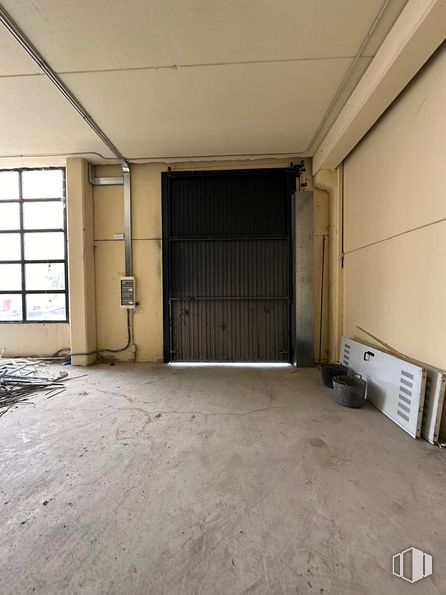 Industrial for sale & for rent at Zona empresarial, Getafe, Madrid, 28906 with window, door, wood, fixture, flooring, floor, ceiling, tints and shades, hardwood and concrete around