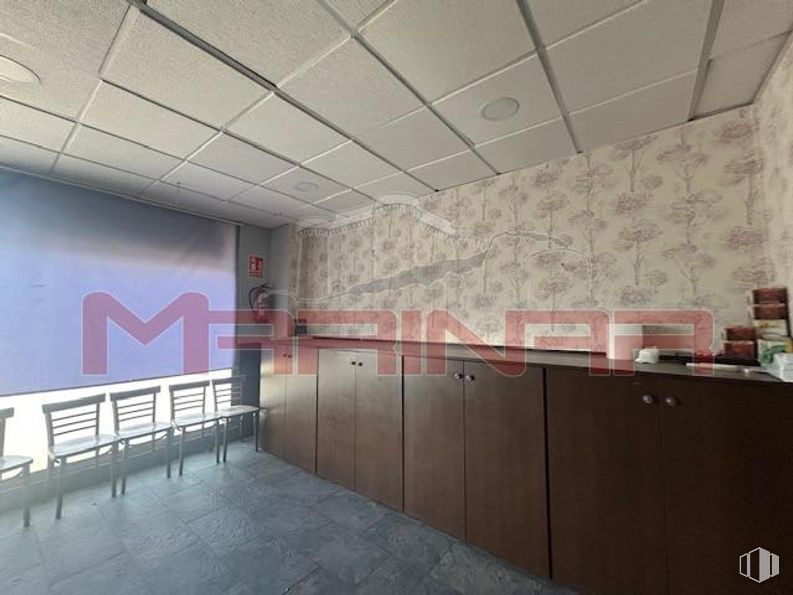 Retail for rent at Centro, Seseña, Toledo, 45223 with cabinetry, furniture, chair, flooring, ceiling, floor, interior design, hall, tile flooring and light fixture around