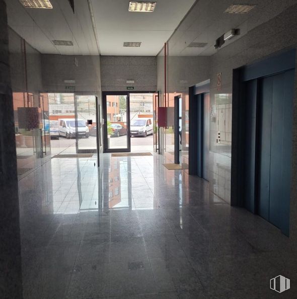 Oficina en venta en Calle Aguacate, Carabanchel, Madrid, 28044 con accesorio, piso, pavimento, edificio, vidrio, evento, ciudad, techo, pisos de baldosas y material compuesto alrededor