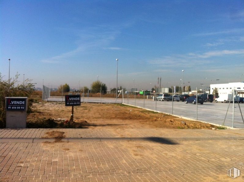 Land for sale at Calle Jordi Tarrés, 10, Leganés, Madrid, 28914 with building, sky, cloud, plant, asphalt, road surface, street light, land lot, thoroughfare and tree around