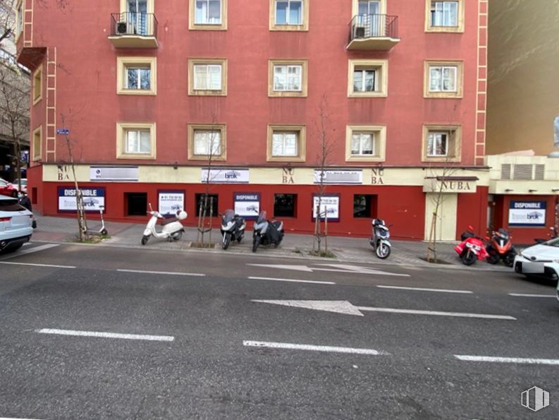 Local en venta en Calle María de Molina, Salamanca, Madrid, 28006 con edificio, coche, ventana, rueda, vehículo motorizado, infraestructura, vehículo, superficie de carretera, asfalto y diseño urbano alrededor