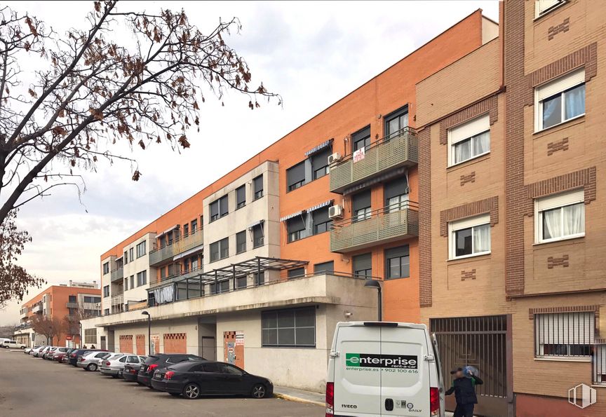 Local en venta en Calle Espliego, 4, Azuqueca de Henares, Guadalajara, 19200 con coche, ventana, edificio, persona, vehículo terrestre, cielo, nube, vehículo, rueda y neumático alrededor